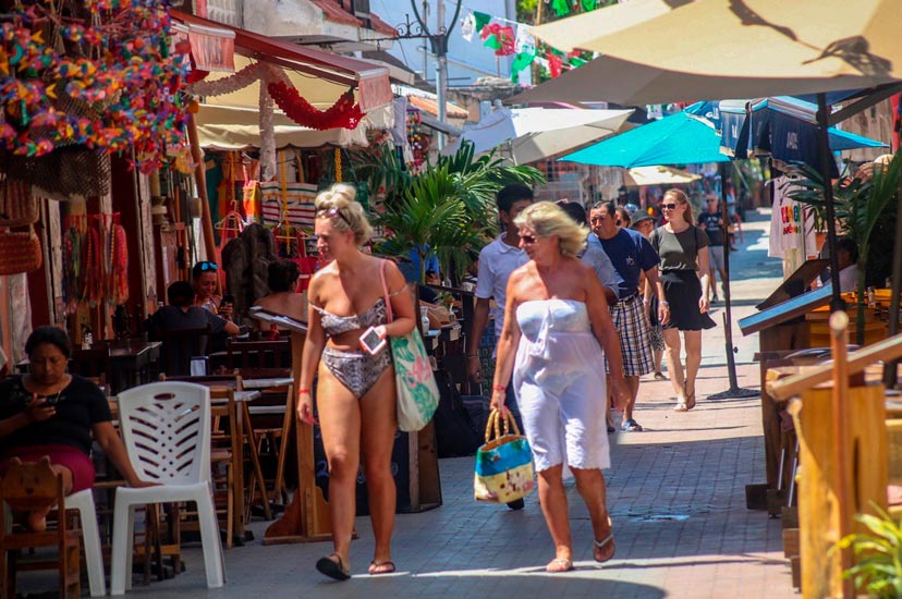 mercado de artesanías en Isla Mujeres